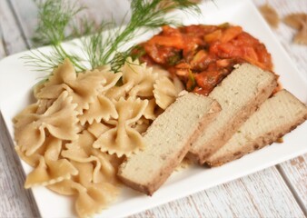 pasta with tofu, bread and stewed vegetables