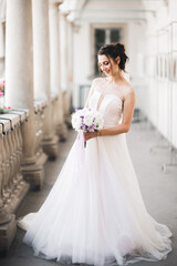 Naklejka premium Bride holding big and beautiful wedding bouquet with flowers
