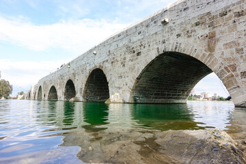 Fototapeta premium Stone Bridge (Taş Köprü) over Seyhan River in Adana City - Adana, Turkey