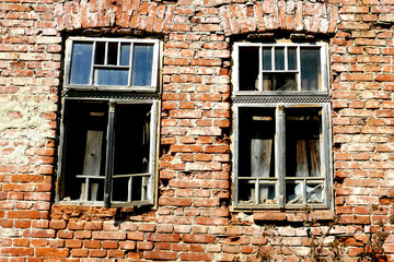 Windows old, house old, brick