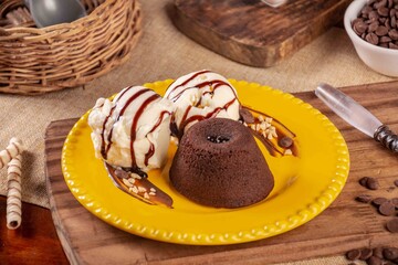 Petit Gateau com sorvete