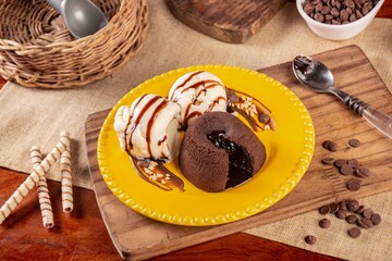 Petit Gateau com sorvete