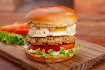 Hamburguer gourmet vegetariano com bife de soja