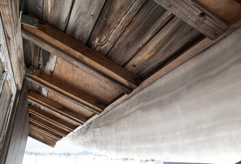 Obraz premium 冬 屋根の雪下ろし作業 イメージ