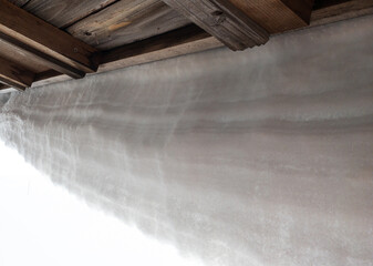 冬　屋根の雪下ろし作業　イメージ