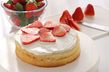 苺のショートケーキを作る