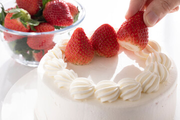 手作りケーキ　苺のショートケーキを作る