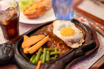 ステーキハウスの食事