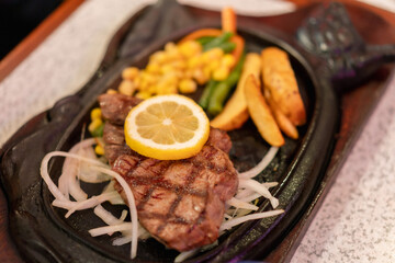 ステーキハウスの食事