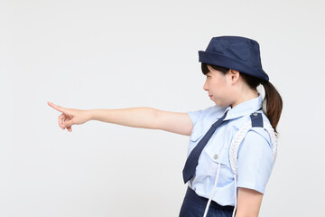 指さす婦警