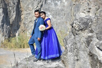 Asian wedding couple at the rocky background