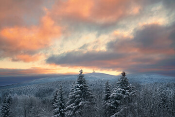 Blick zum Gipfel im Winter