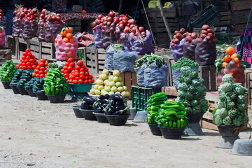Etalage de légumes sur un bord de route au Maroc Vegetables on a roadside in Morocco