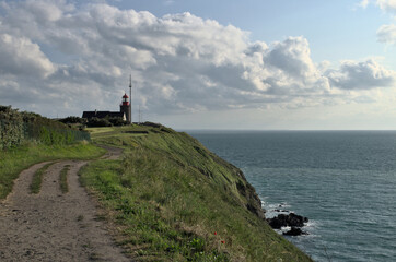 Fototapeta na wymiar lighthouse on the cliff