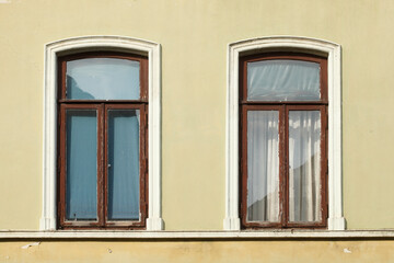 Fototapeta na wymiar Alte Fenster an einem alten verfallenen Haus, Deutschland, Europa