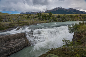 Fototapeta na wymiar Rio Paine Waterfall 
