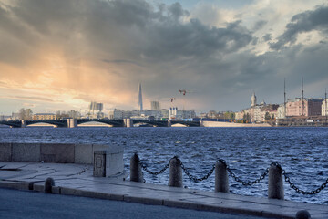 Fototapeta na wymiar Russia, St. Petersburg, view of the Palace Bridge on the Neva