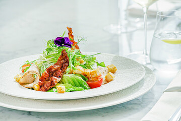 caesar salad with chicken and bacon