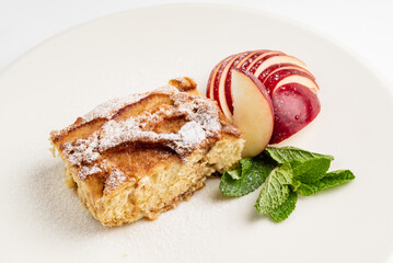 apple cake with mint