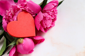 happy valentine's day greeting card mockup. bouquet of pink peonies, red heart and envelope. space for text