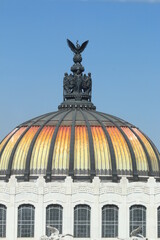 Fototapeta na wymiar statue of monarch