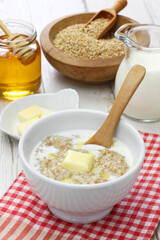 traditional Scottish porridge, healthy breakfast