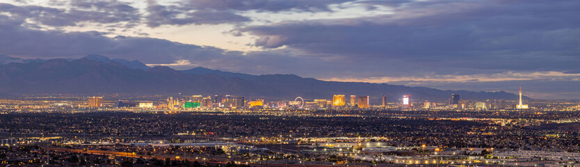Coucher de soleil vue grand angle sur le Strip de Las Vegas