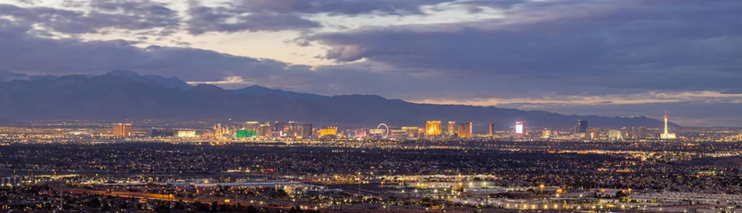 Gordijnen Zonsondergang vanuit een hoge hoek van de Las Vegas Strip © Kit Leong
