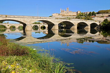 Les ponts routiers  franchissant l'Orb à Béziers.