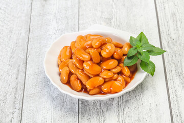 White beans with tomato sauce