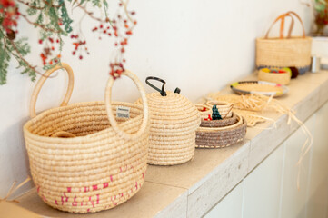 麦わら素材で作られた雑貨　ラフィア　天然素材