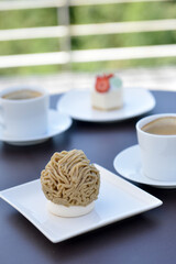 モンブランケーキといちごのショートケーキとコーヒー