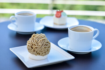モンブランケーキといちごのショートケーキとコーヒー