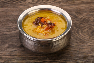 Pea soup with smoked ribs