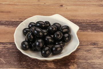 Black olives in the bowl