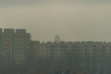 Panorama Wrocławia w pochmurny, ponury dzień.