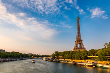 Fototapeta na wymiar Paris Eiffel Tower and river Seine at sunset in Paris, France. Eiffel Tower is one of the most iconic landmarks of Paris. Eiffel tower in summer, Paris, France. The Eiffel Tower in Paris, France.