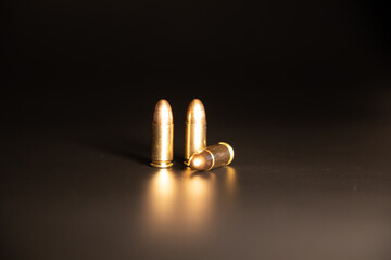 Drei Patronen 9 mm Para Bellum