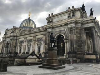 Obraz premium Or maybe not come back at all?