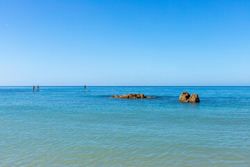 Fototapeta na wymiar Stand up paddle, Praia da Rocha, Portimão, Algarve, Portugal