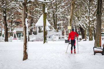 Man skiing in a snowy park in the city