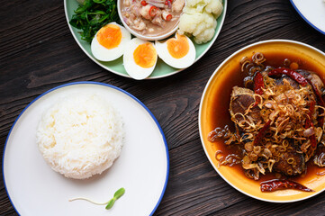 Fried fish with lemon grass, sweet sauce