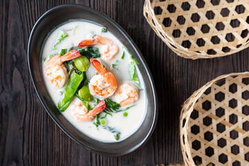 Phak Lieng Tom Kati Goong , Melindjo leaves in coconut milk soup with prawn