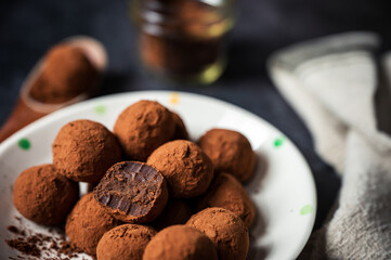 Dark Chocolate Truffle With Cocoa Powder