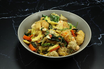 Classic Fried and stirred fresh vermicelli noodle with tofu, carrot, chilly and spring onion seasoning with pepper and soy sauce. Famous spicy street food menu in Asia. 