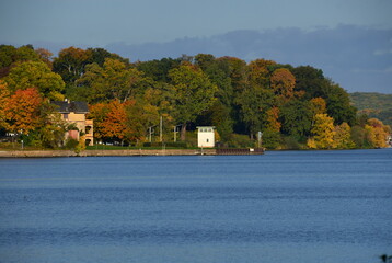 Panorama des Park Neuer Garten am Fluss Havel im Herbst, Potsdam, Brandenburg