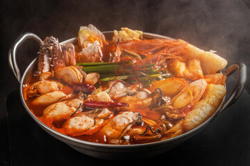 韓国料理チゲ　typical Korean seafood hot pot (Jjigae)
