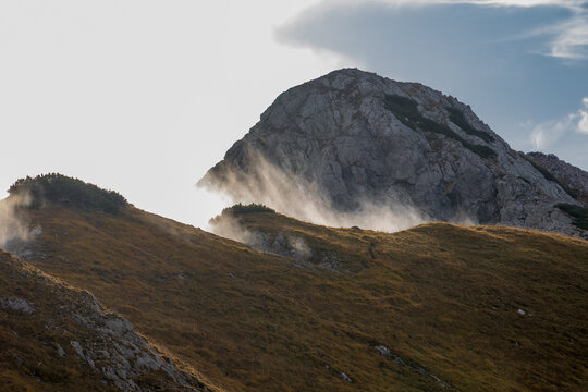 Trail towards Jezerski stog mountain peak	