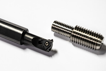 Coated carbide cutting tools for tapping. Turning cutter for threading with mechanical fastening. Equipment for the lathe on metal. Metal-cutting equipment for cnc machines.