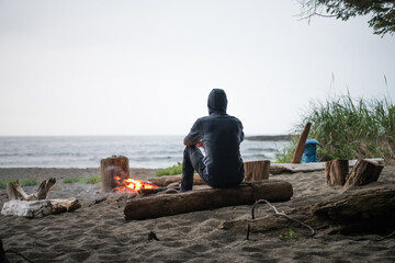 Fototapeta premium Camping on a beach on the west coast trail, pacific rim national park, canada